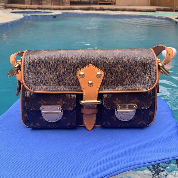 Authentic Preowned Louis Vuitton Shoulder Bag - Picture 2 of 14